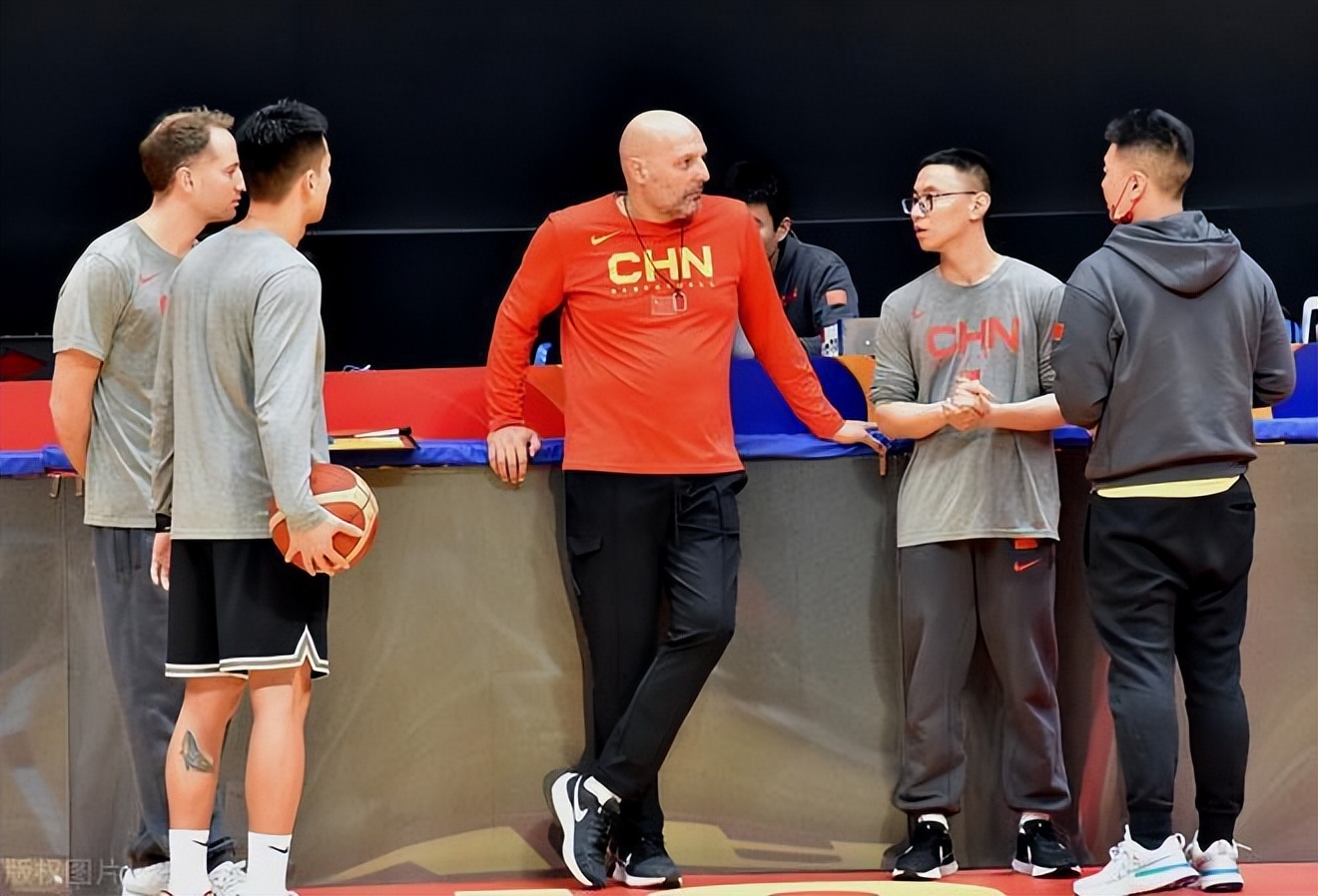 中国男篮18人名单,男篮国家队18人名单各个球员介绍