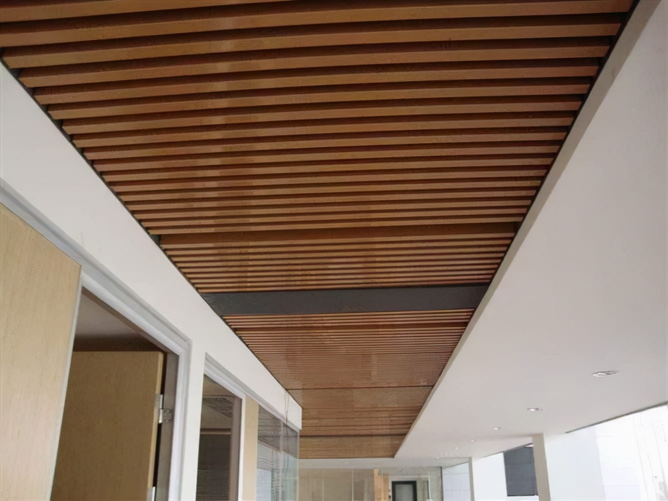 铝格栅顶部,喷涂铝格栅