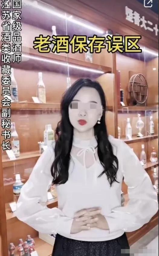 南京“电梯激吻门”持续发酵，美艳人妻“*裤底**”被扒得一干二净！