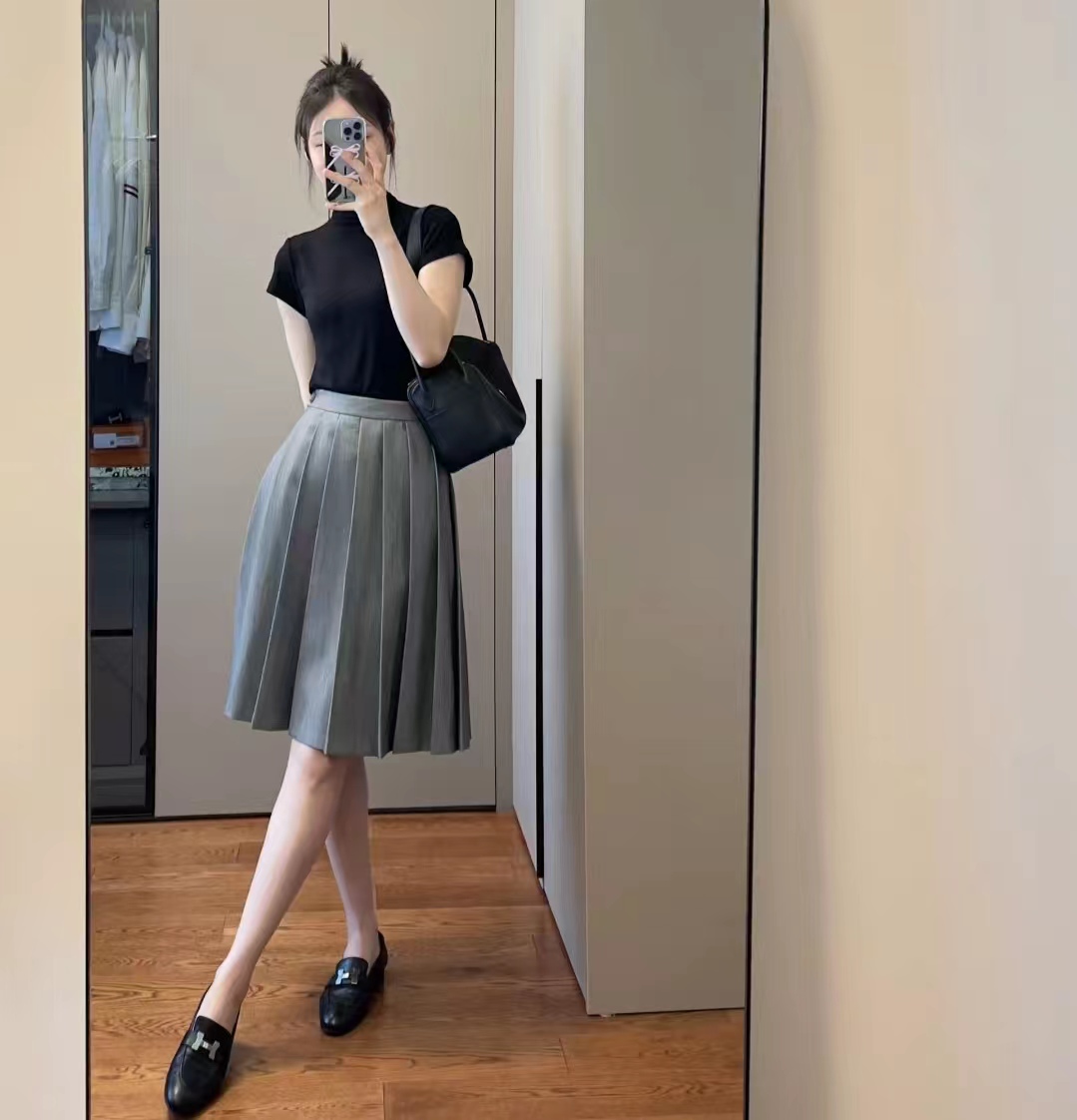 短百褶裙搭配什么鞋子好看学生,短百褶裙搭配鞋子显腿长