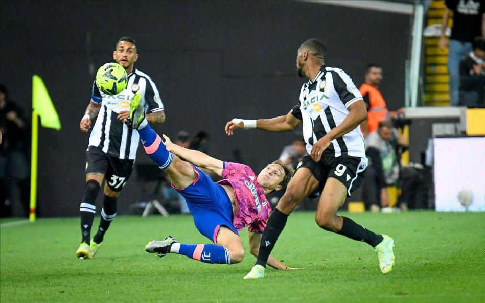 补时14分钟,依然无法阻挡穆里尼奥前进,哨响后,迪巴拉闭上眼睛