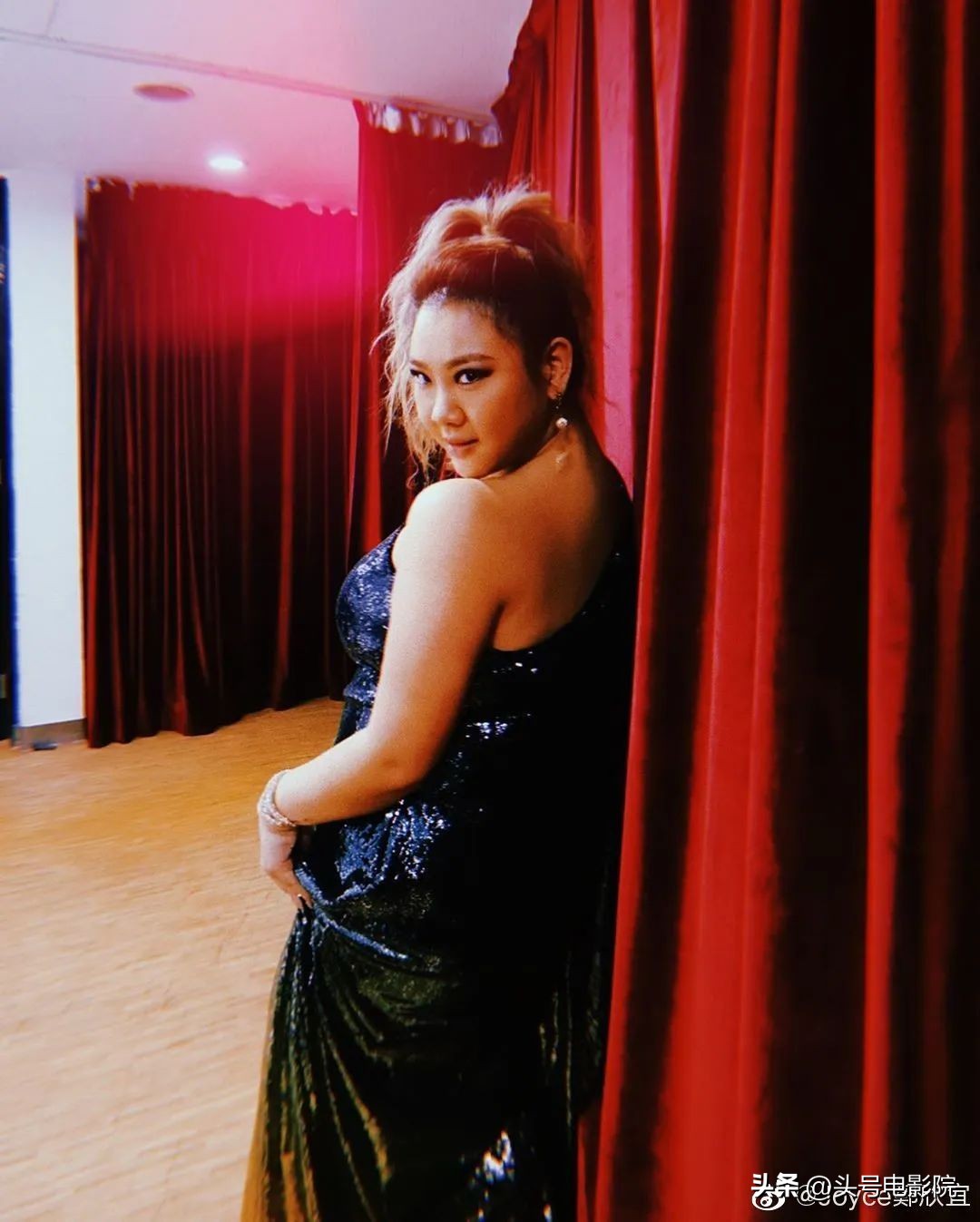 辟谣郑欣宜去世,郑欣宜被曝抑郁症后首次露面