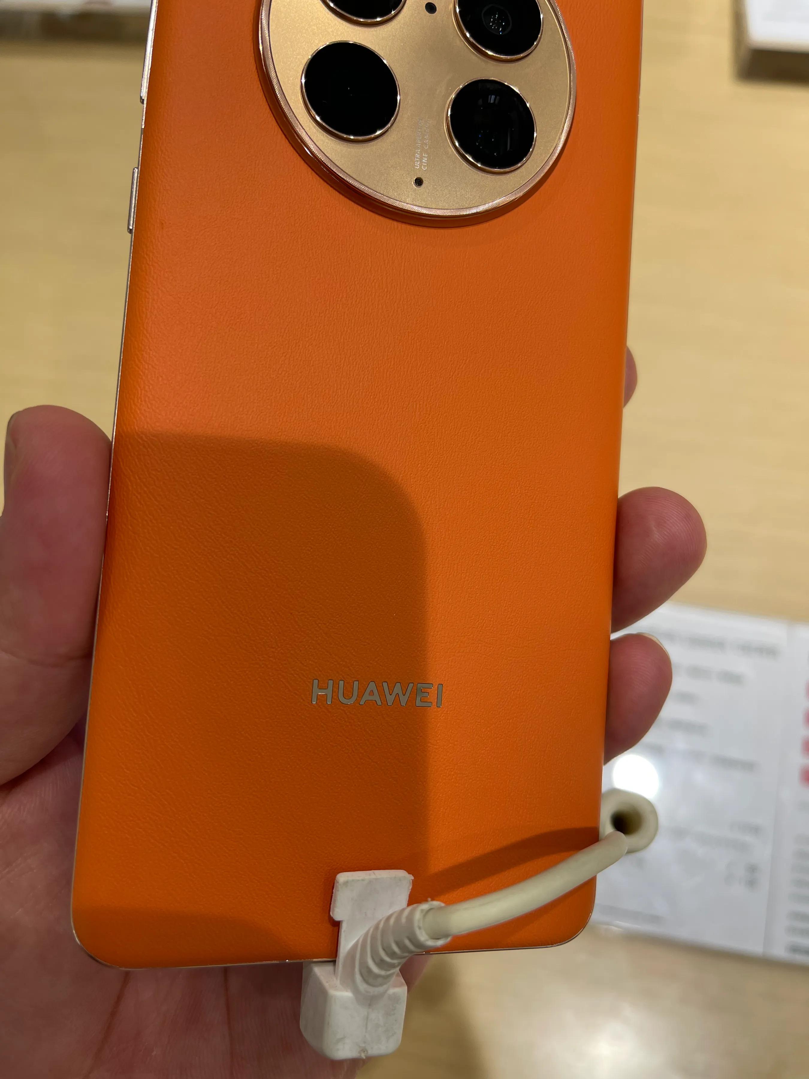 探店华为体验店智慧屏,上海华为旗舰店体验华为mate50