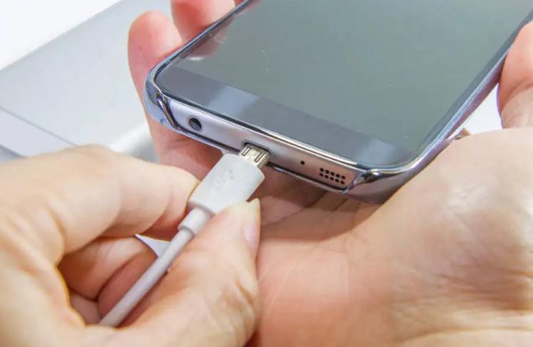 苹果手机充电180次电池健康100%,手机电池每次充电80%好还是100%好