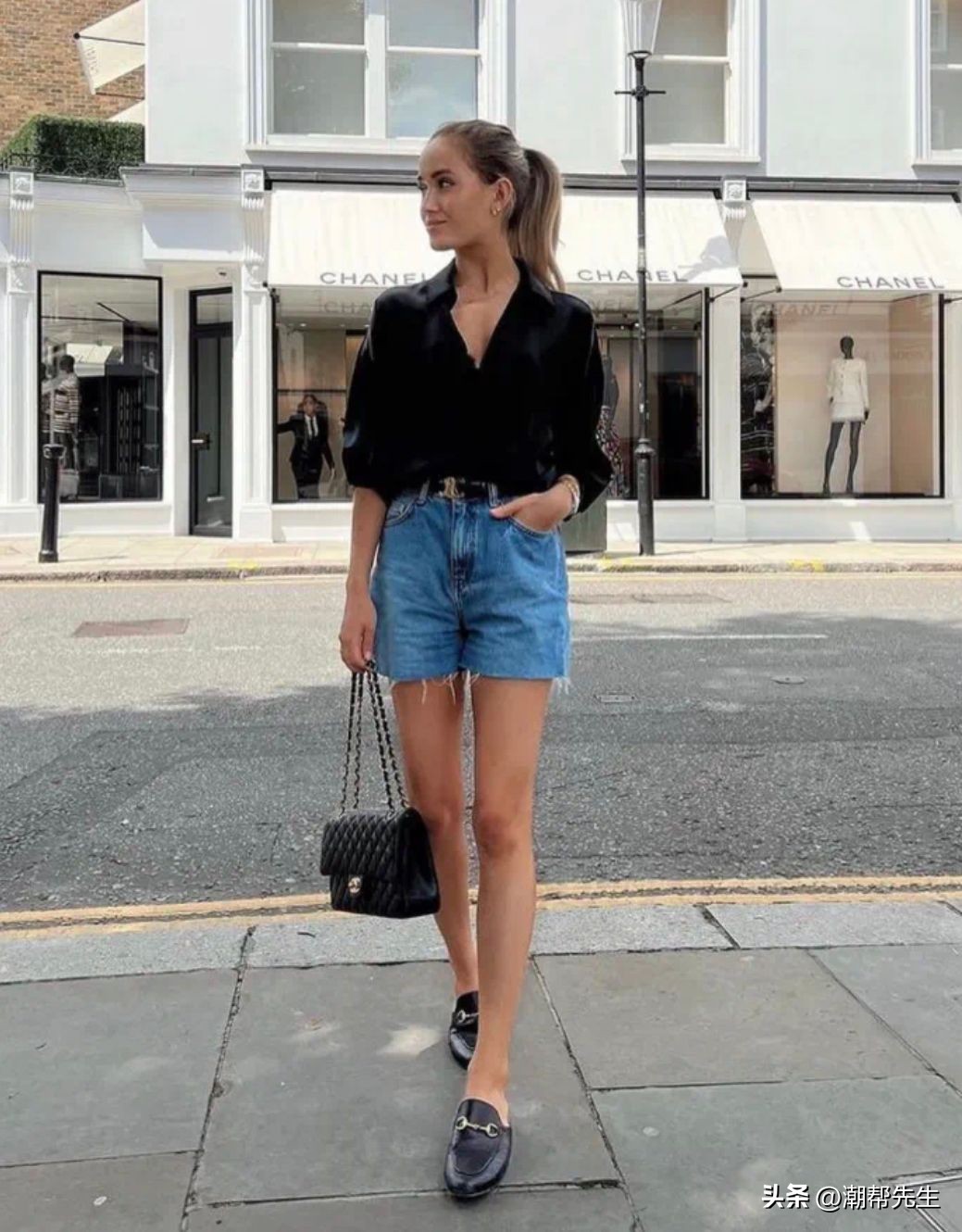 小黑裙已经过时了！今年夏天流行穿“黑衬衫”，时髦高级又显气质