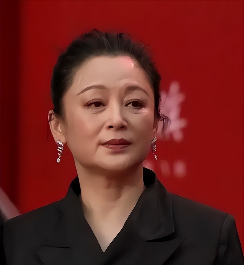 陈红如今老态十足,陈红沧桑的老态