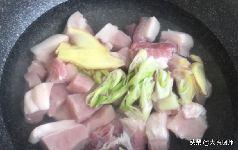 炖排骨和猪肉用什么调料,猪肉排骨怎么炖得软烂