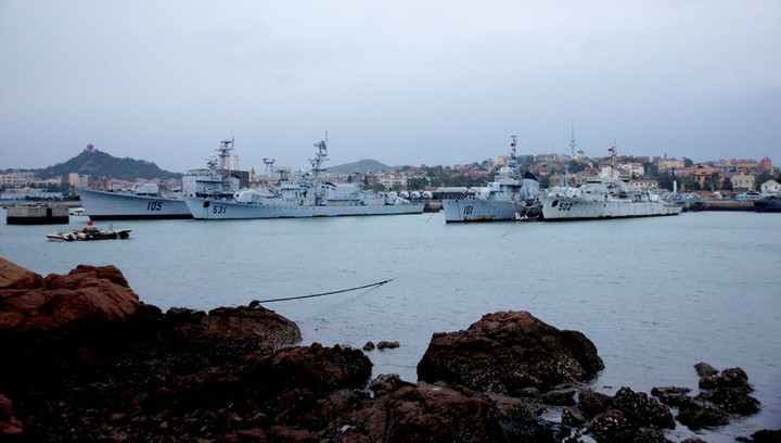 青岛和大连军事地位哪个重要,中国大连军港