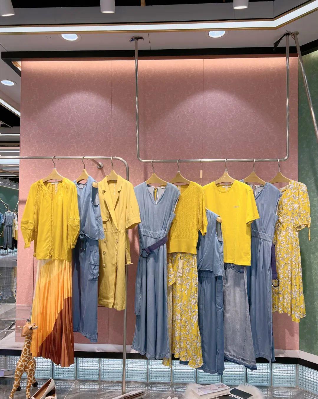 AITU.艾托澳夏季品牌折扣女装桑蚕丝连衣裙上衣裤裙穿搭