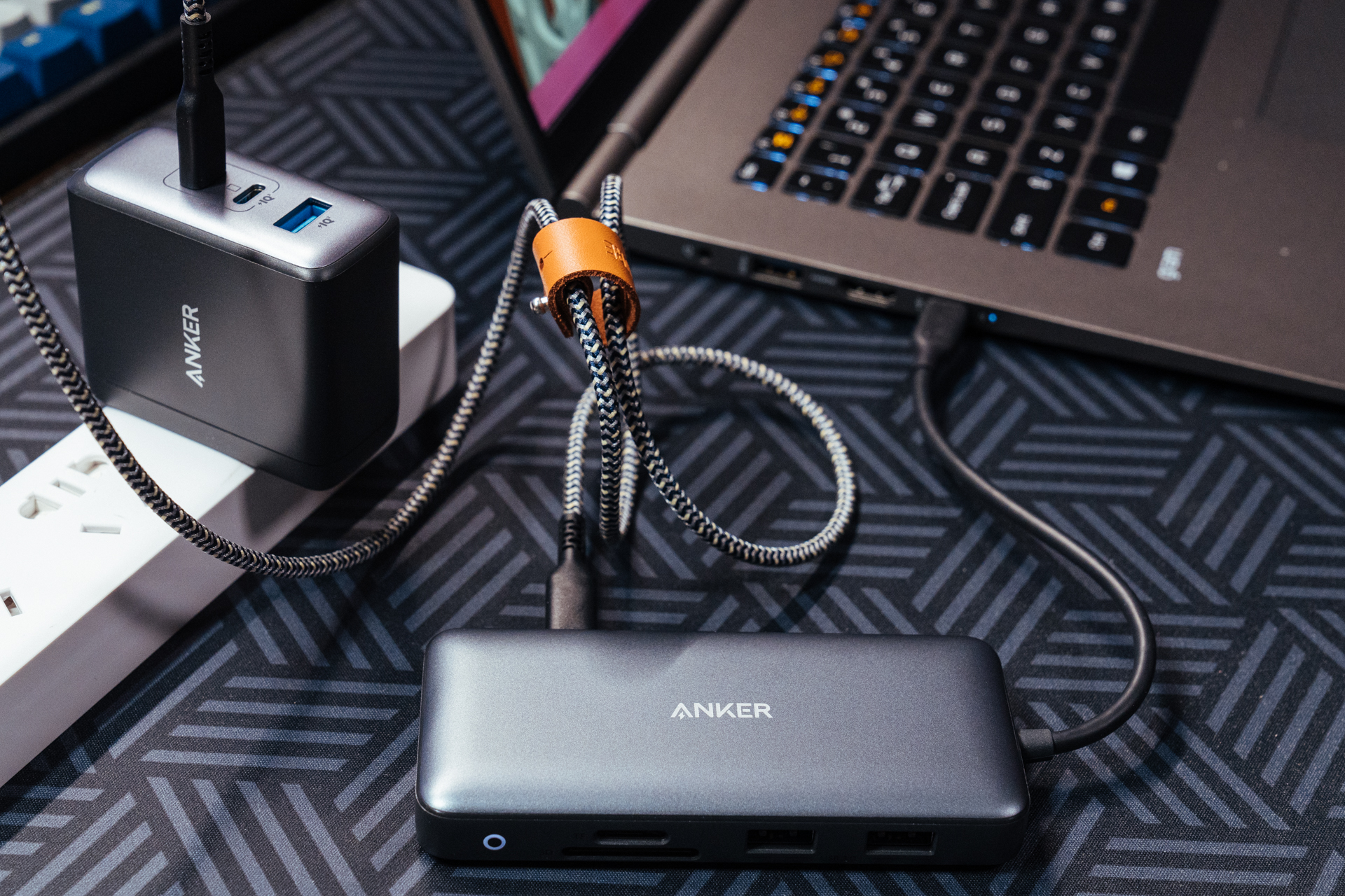 自己办公桌面布置,最简单的办公室桌面布置图