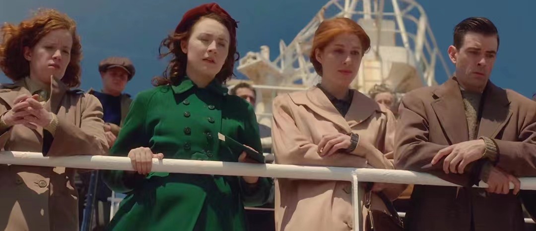 美国影片《布鲁克林》多次出现爱丽丝的定格画面有什么目的？