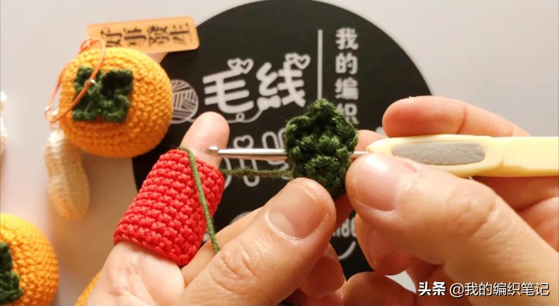 手工编织的毛线钥匙扣挂饰教程,毛线编织钥匙小挂件教程