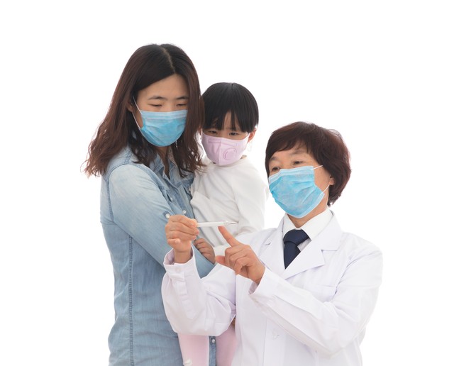 三岁孩子手脚心发黄是怎么回事,7岁女孩手心脚心发黄是什么原因