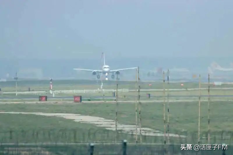 民航最高礼仪迎接c919飞机,商业首航成功c919过水门现场