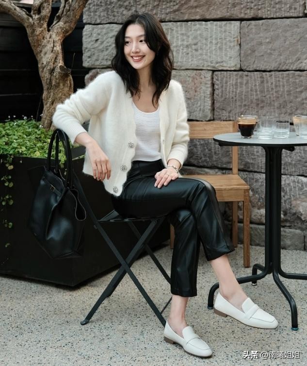 立秋后就收起你的凉鞋吧！今年流行的“乐福鞋”，高级百搭又显高