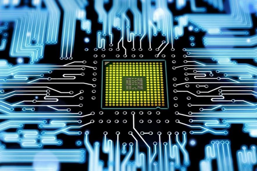 苹果13还不如8p,苹果13跟安卓系统玩吃鸡对比