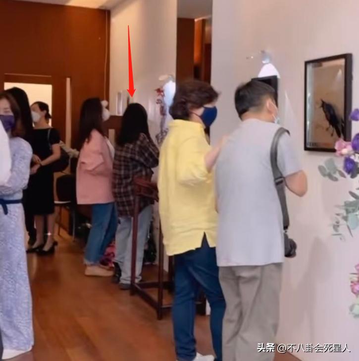 张学友7岁的照片,张学友早期西装照