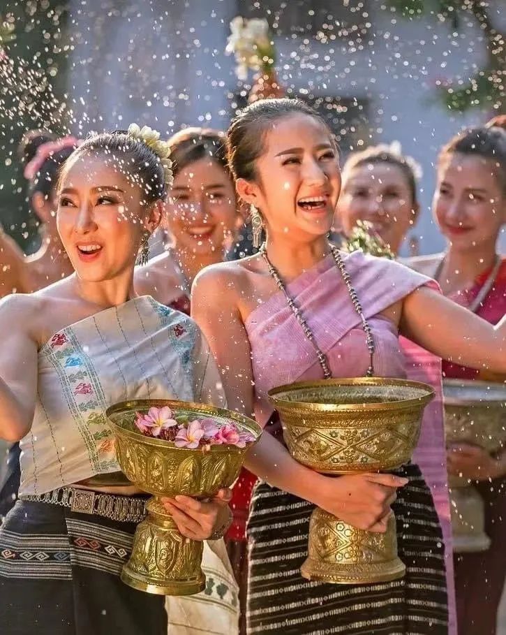 介绍清迈的泼水节,清迈泼水节完整版