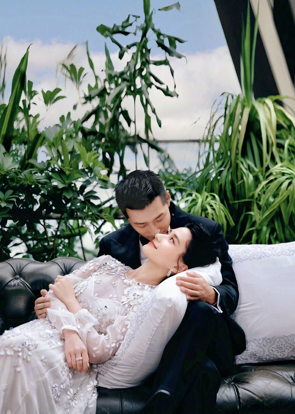 何超莲婚礼誓词曝光，感谢窦骁对自己的无限包容，要生一支足球队