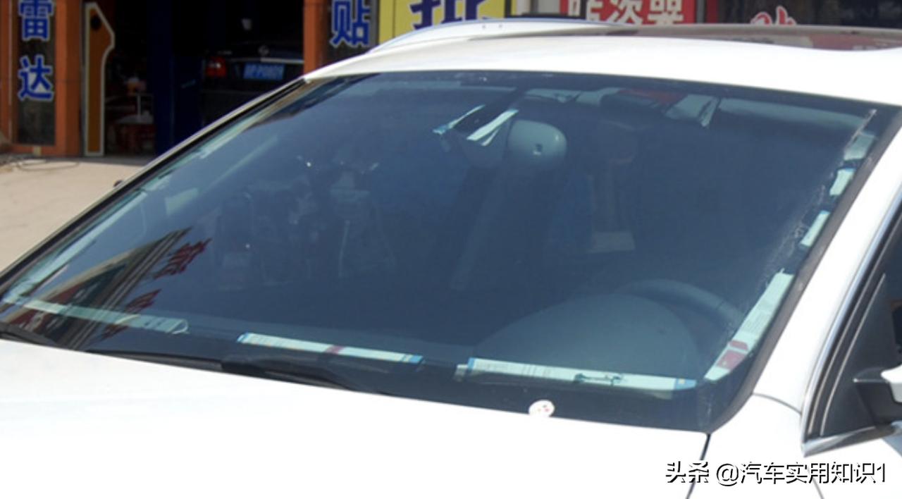 选择汽车贴膜需要注意的几个地方,很多车主贴膜不知道的贴膜套路