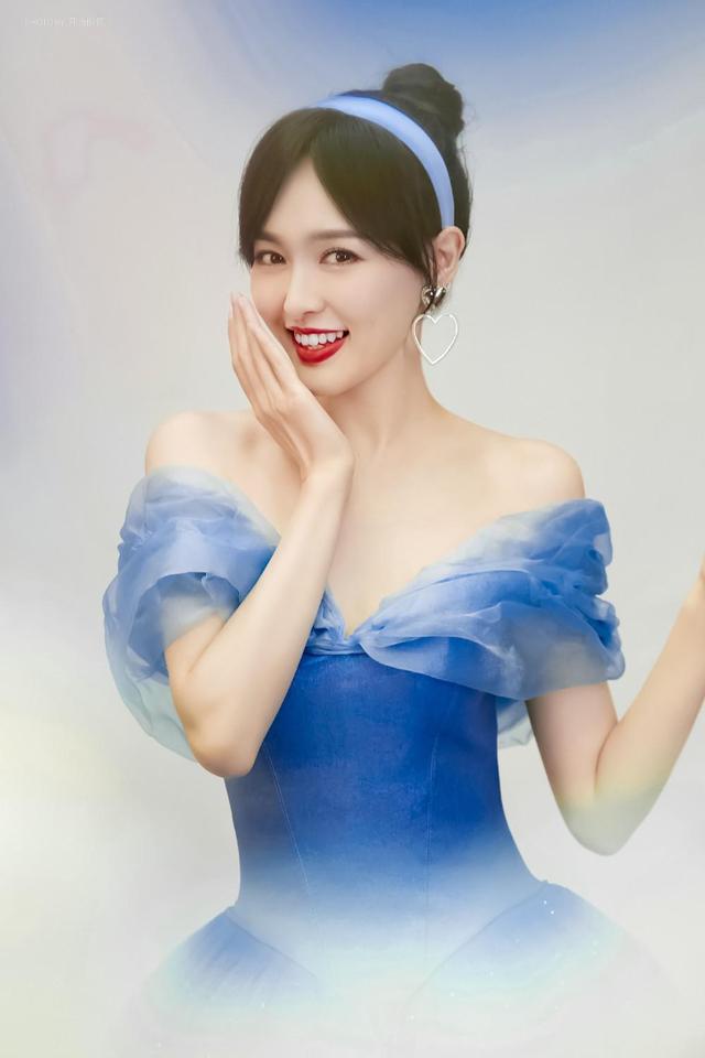 唐嫣穿公主裙现身商场,唐嫣蓝色公主裙