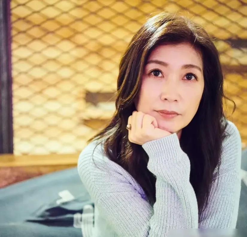 女强男弱，是最烂的分手理由，黄嘉千的婚姻能撑16年，确实不容易