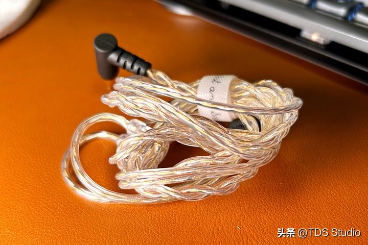 兴戈珍珑ew200hifi耳机,兴戈ea200入耳式耳机