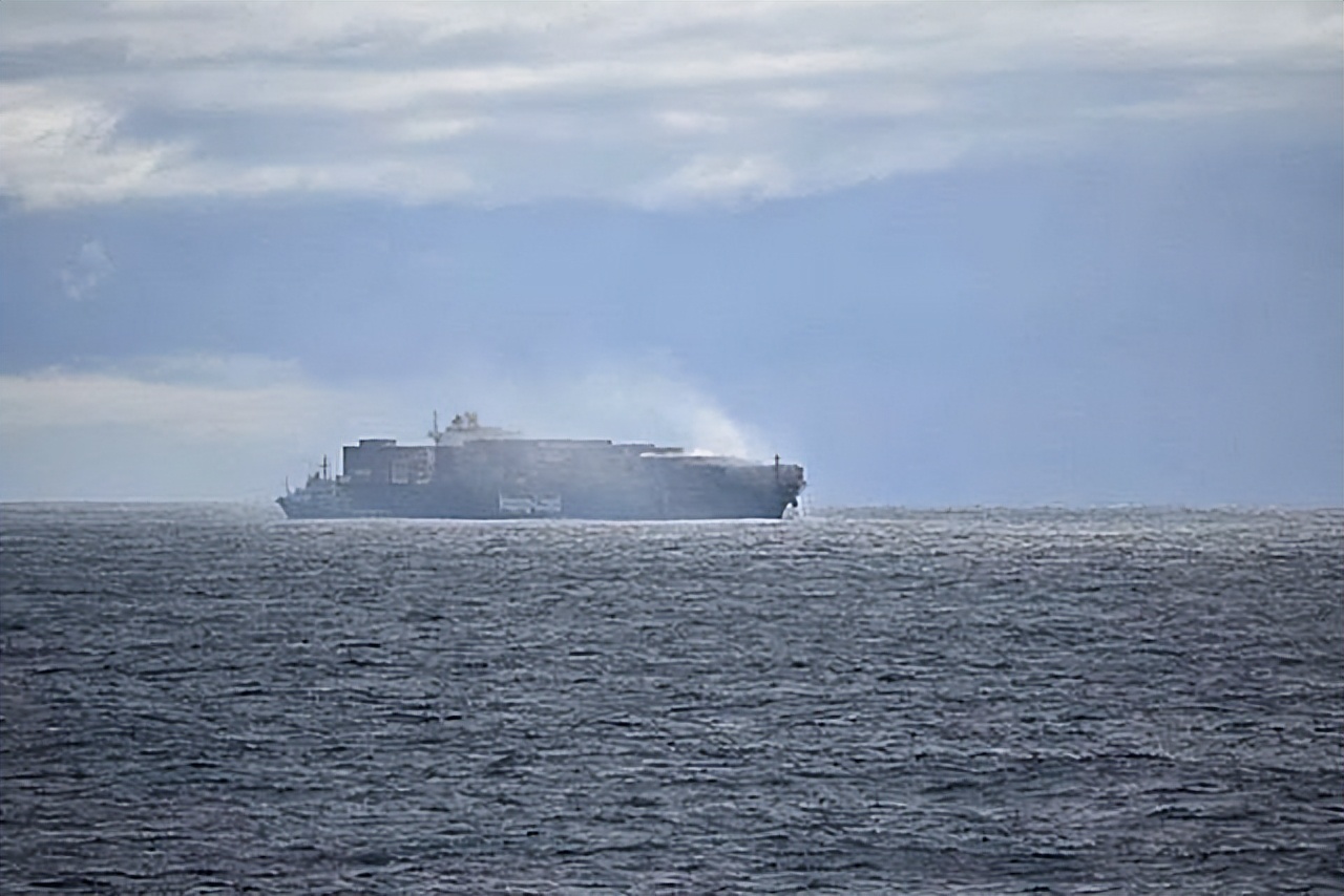 19年加拿大巨轮被堵厦门外海，损失十多亿美元，加总理尝到了苦果