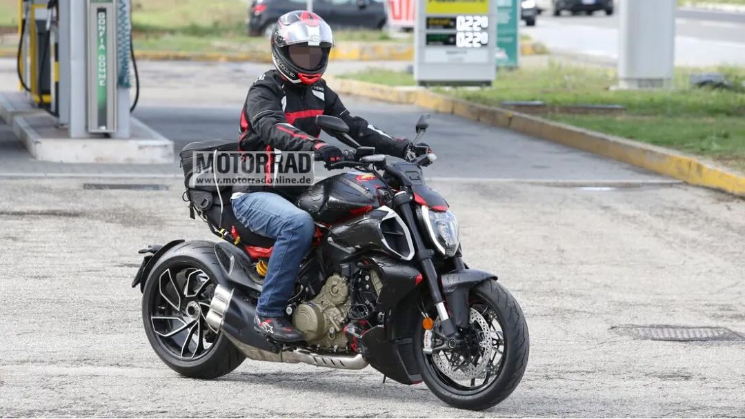 杜卡迪v4巡航车路测图曝光,杜卡迪v4巡航