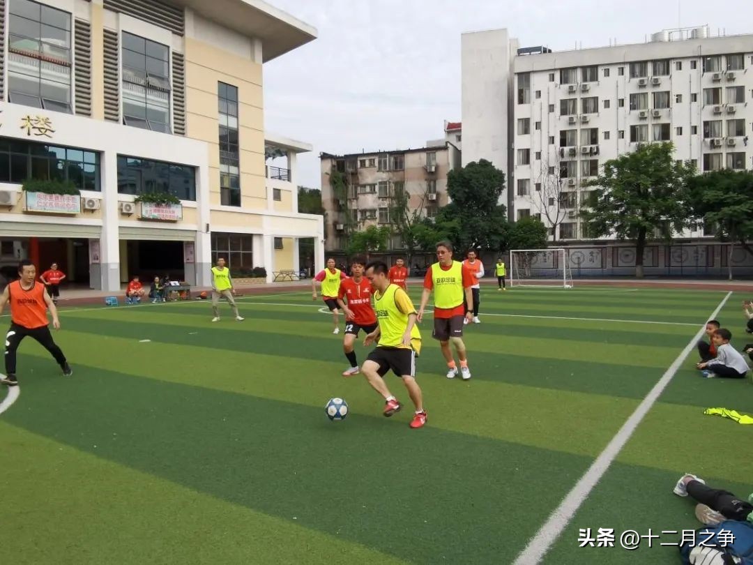 两校之间举行足球联谊赛,小学足球家校共育报道
