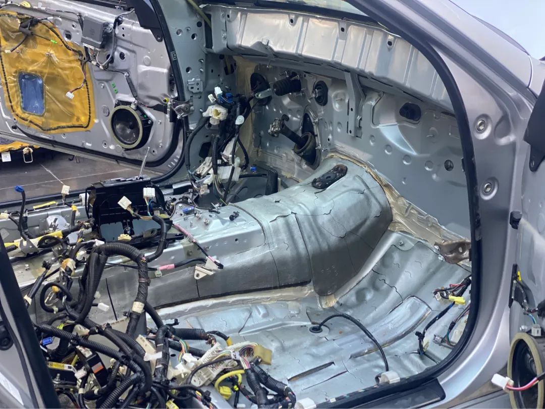 4代老皇冠翻新,翻新车十二代皇冠修复全过程