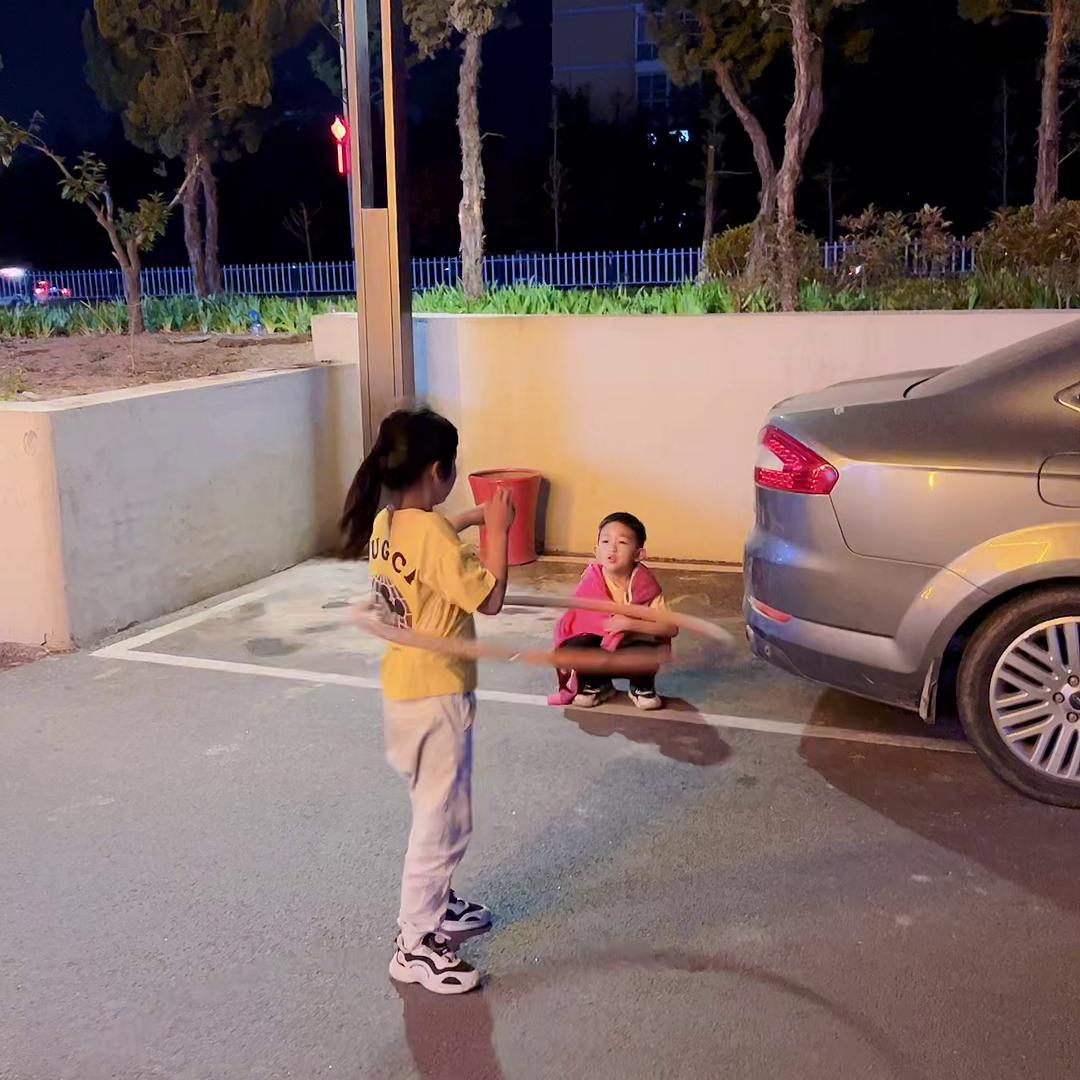 小伙子挣钱,小伙子很有发展前途