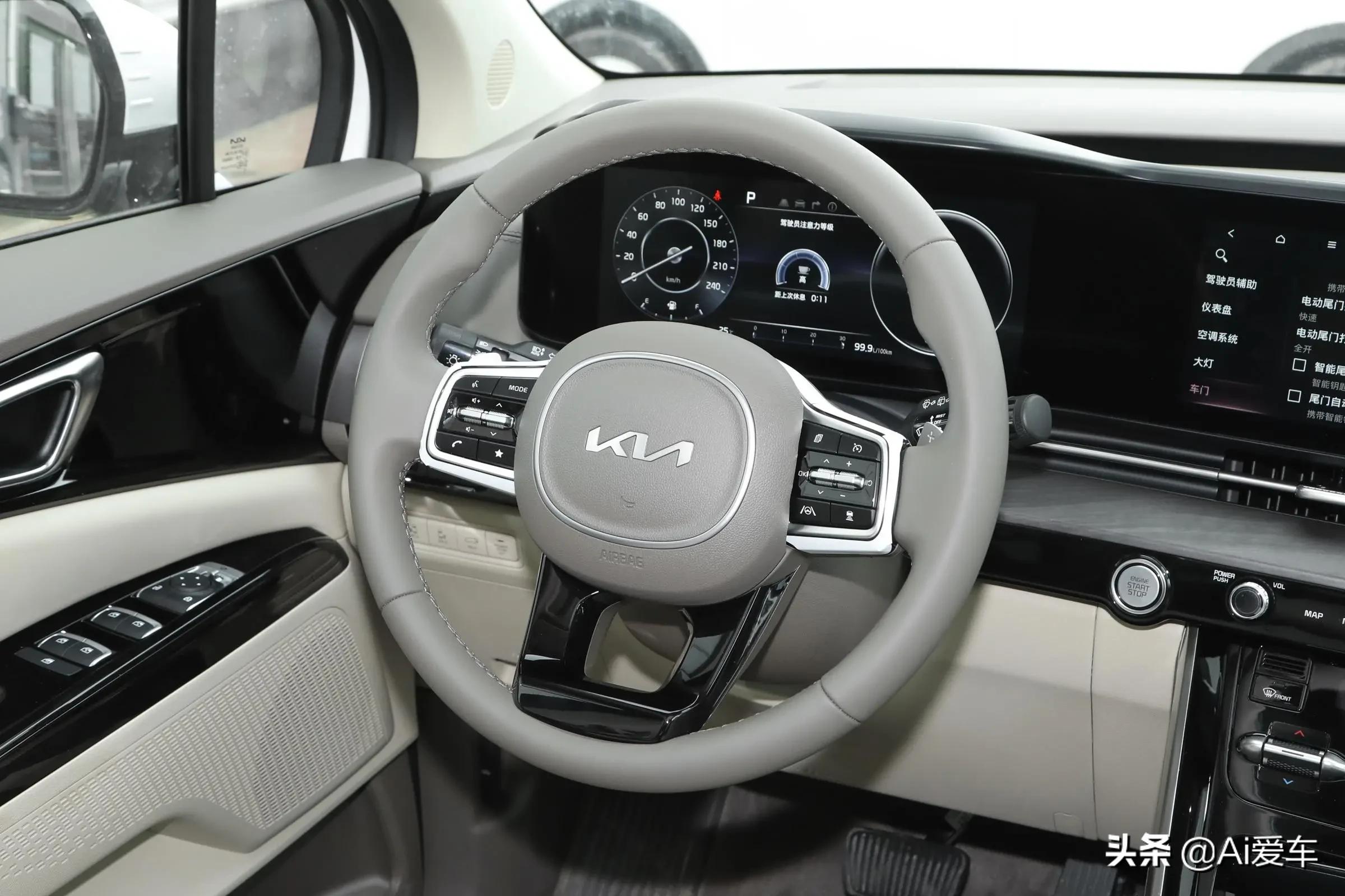 最新款起亚嘉华商务车操作,七座进口起亚嘉华商务车