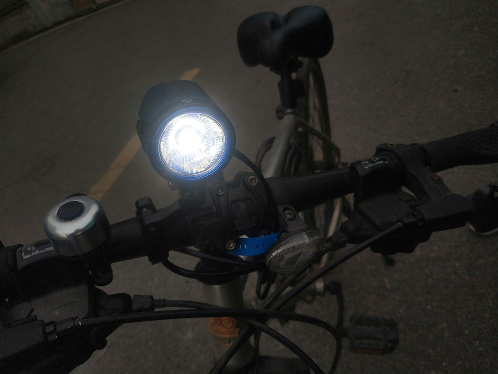 守护户外灯,傲雷驭野