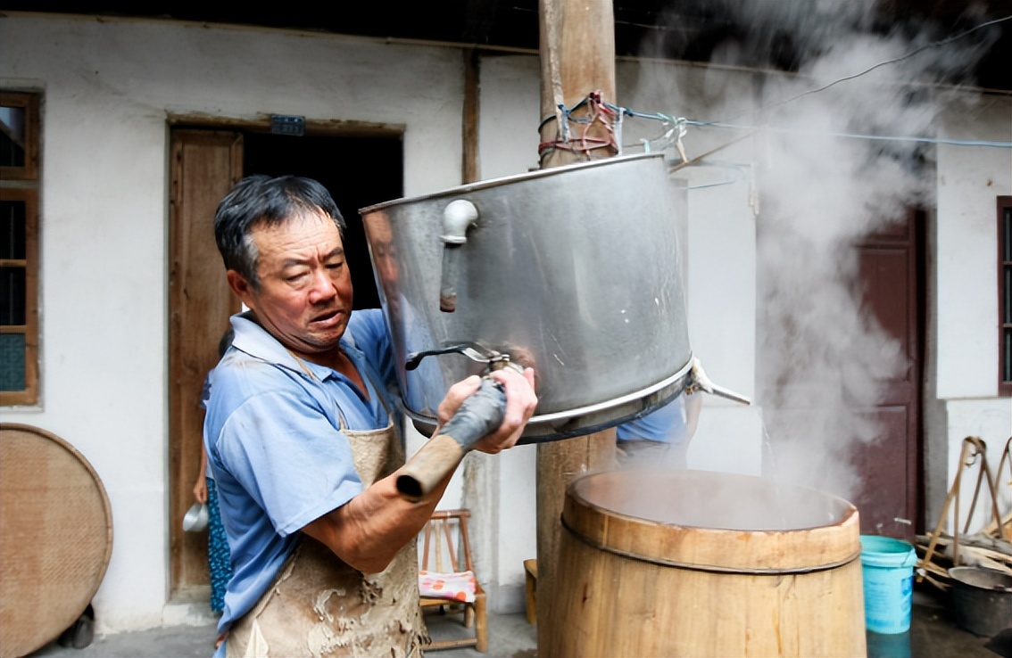 农村自酿白酒真的好吗,自酿的白酒有什么缺点和不足