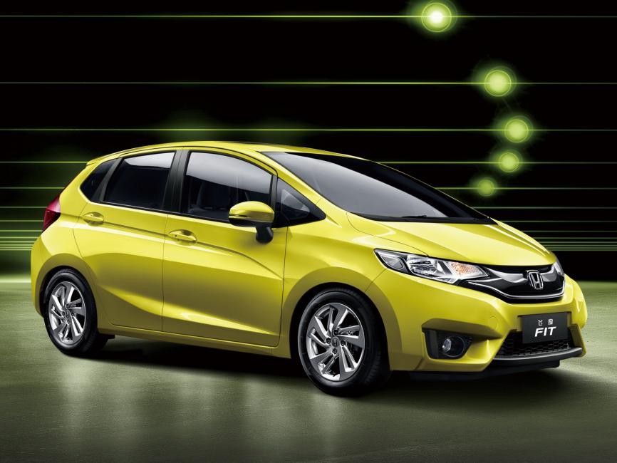 喜欢玩车的朋友你们在哪里,你身边有没有一群玩车的朋友