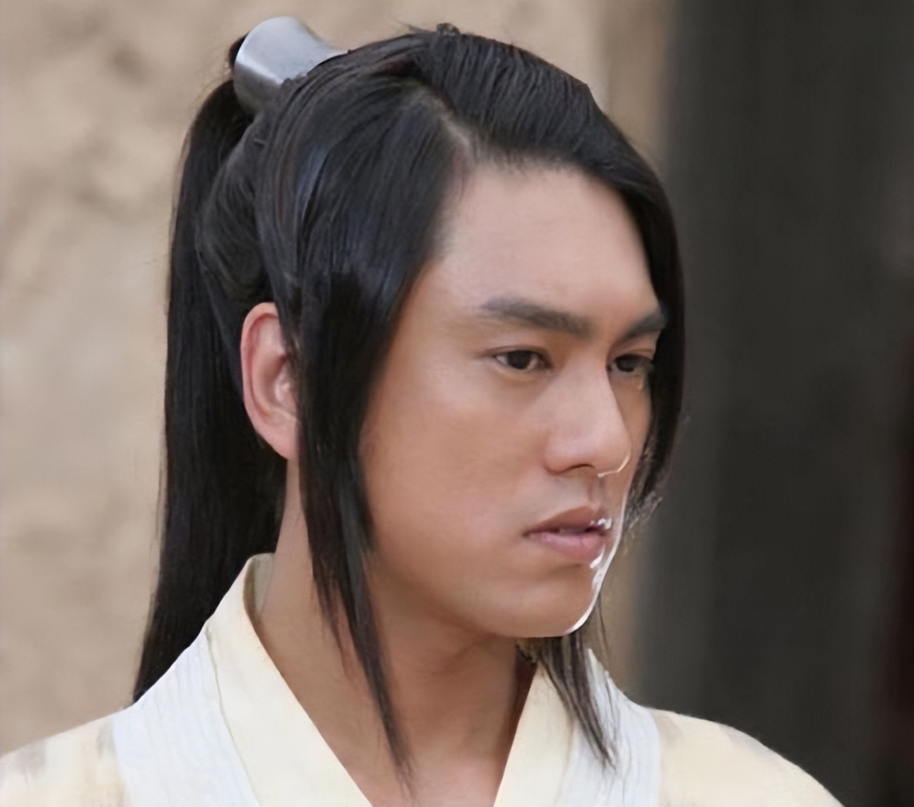 明明很帅自己却觉得很丑,明明很帅却打扮很丑