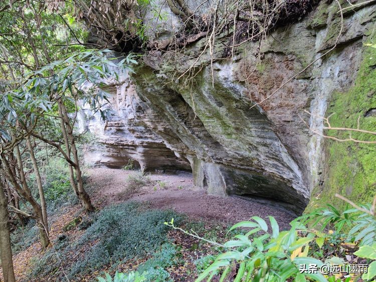 逛天坑、探叮呤当啷洞，去昆明安宁徒步，总有很多惊喜
