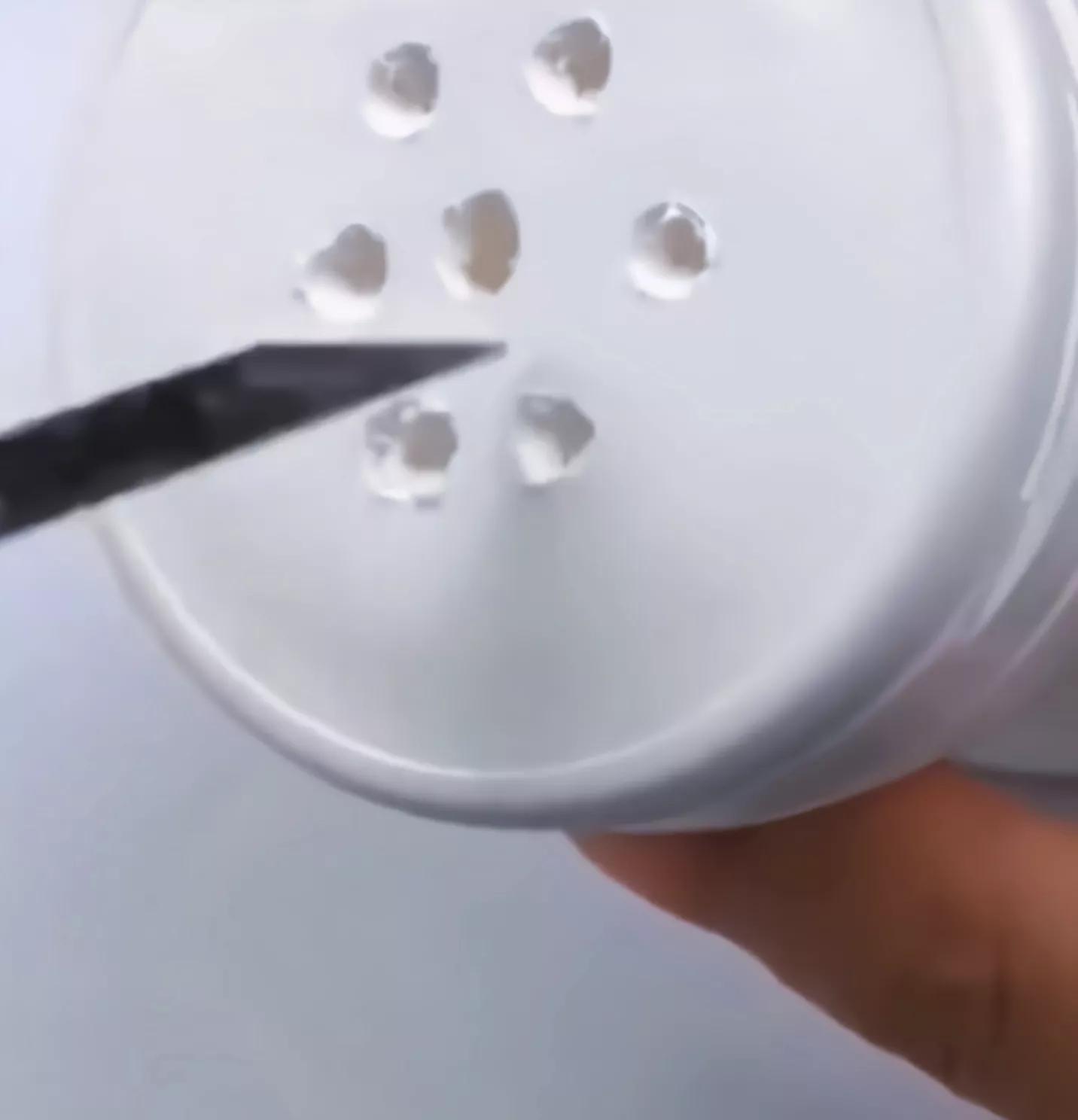 滴露消毒液把白色衣服染色怎么办,白色衣服和黑色一起染色了怎么办