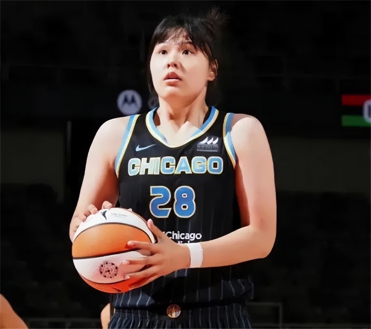 女篮队员李月汝身高简介,中国女篮大中锋李月汝今何在