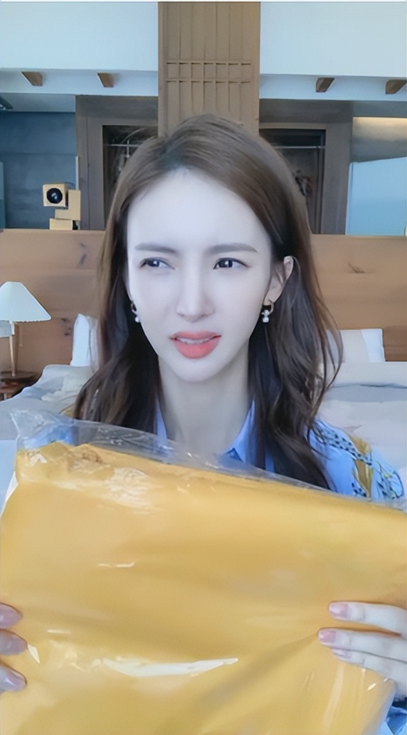 金晨被沈腾调侃,金晨穿衣吓坏沈腾