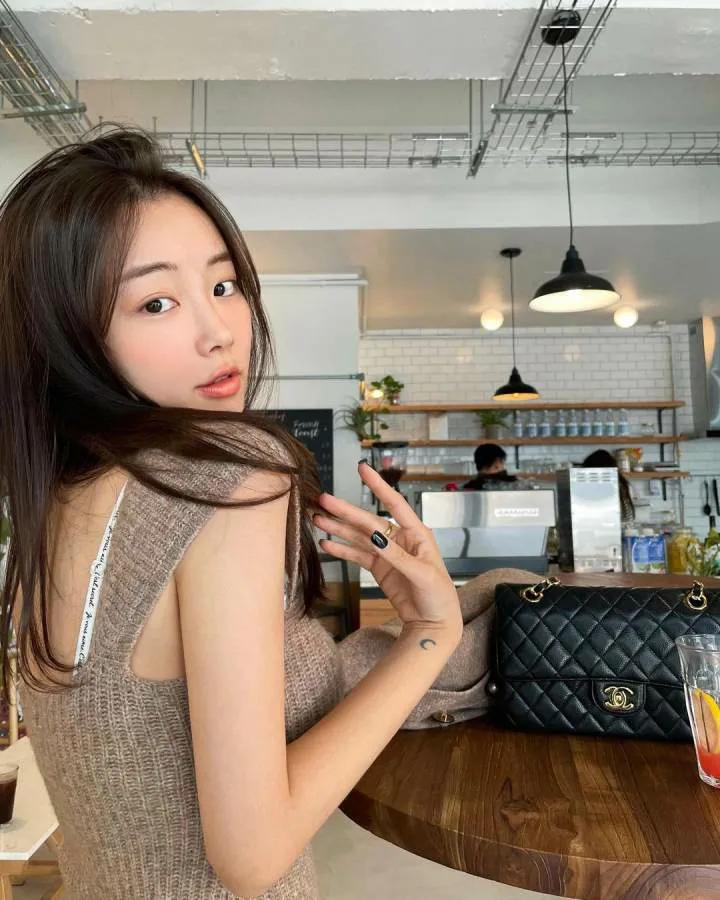 蝴蝶结裙子美女,蝴蝶结美女