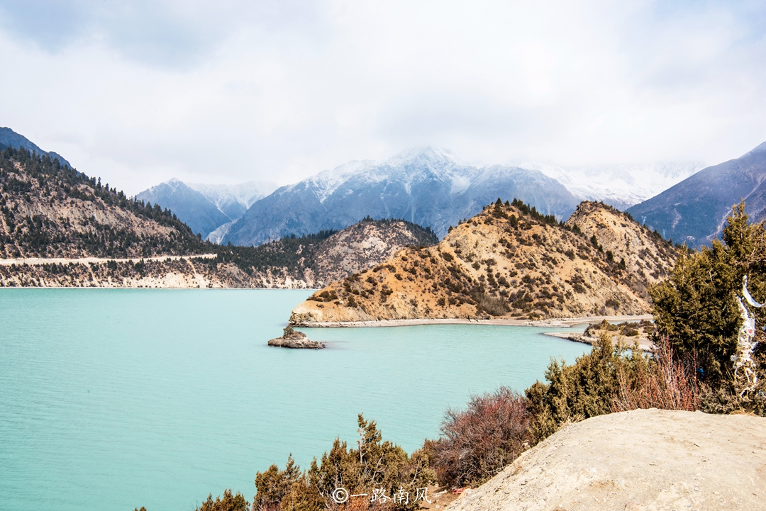 西藏昌都市城全景 (西藏第一大城市昌都)