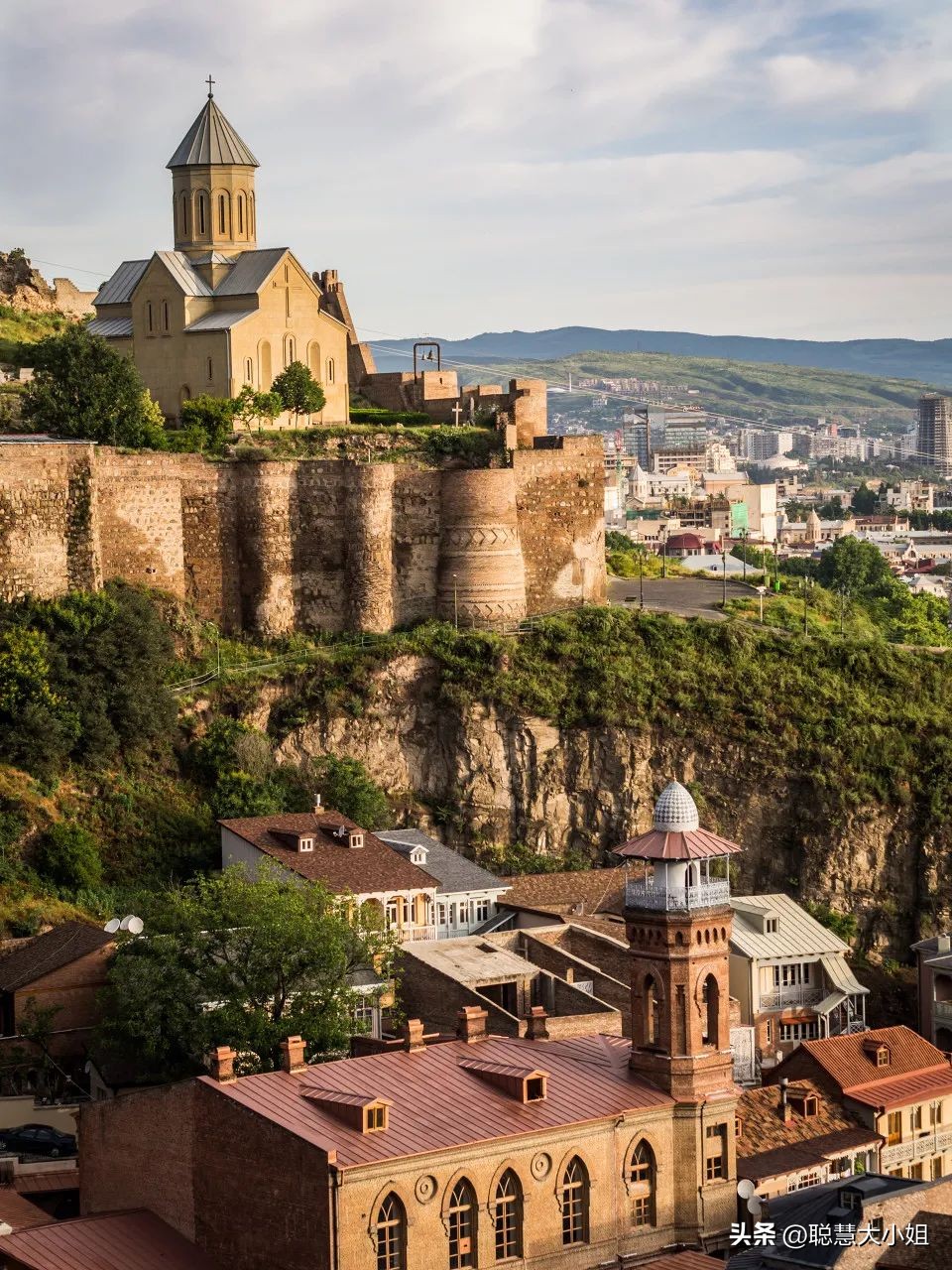 直飞，瑞士平替！这国安全性高，月薪6k算富裕，对中国超友好