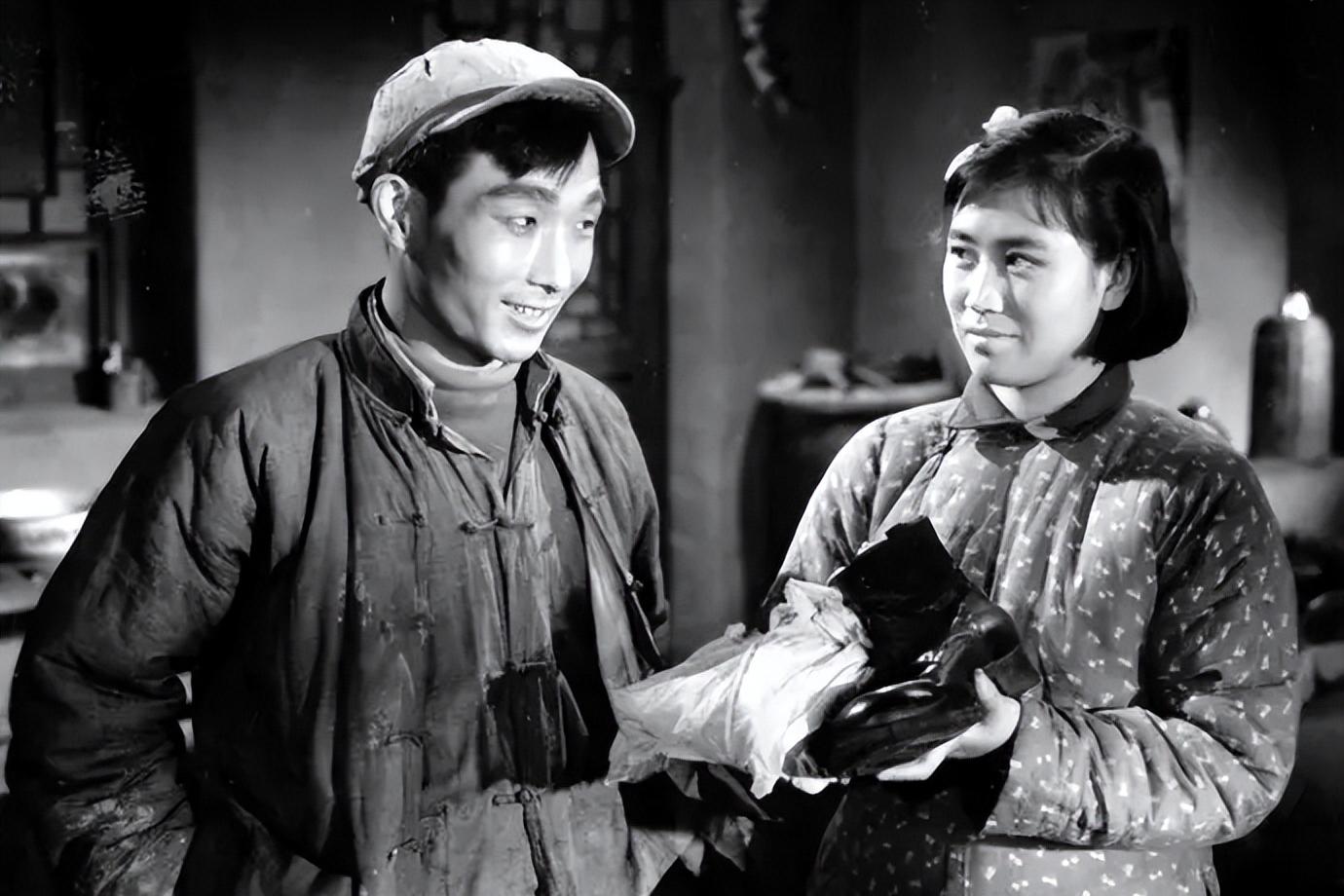 “十七年”电影中，田野、工厂与*会集**，是呈现幸福生活的主要地点