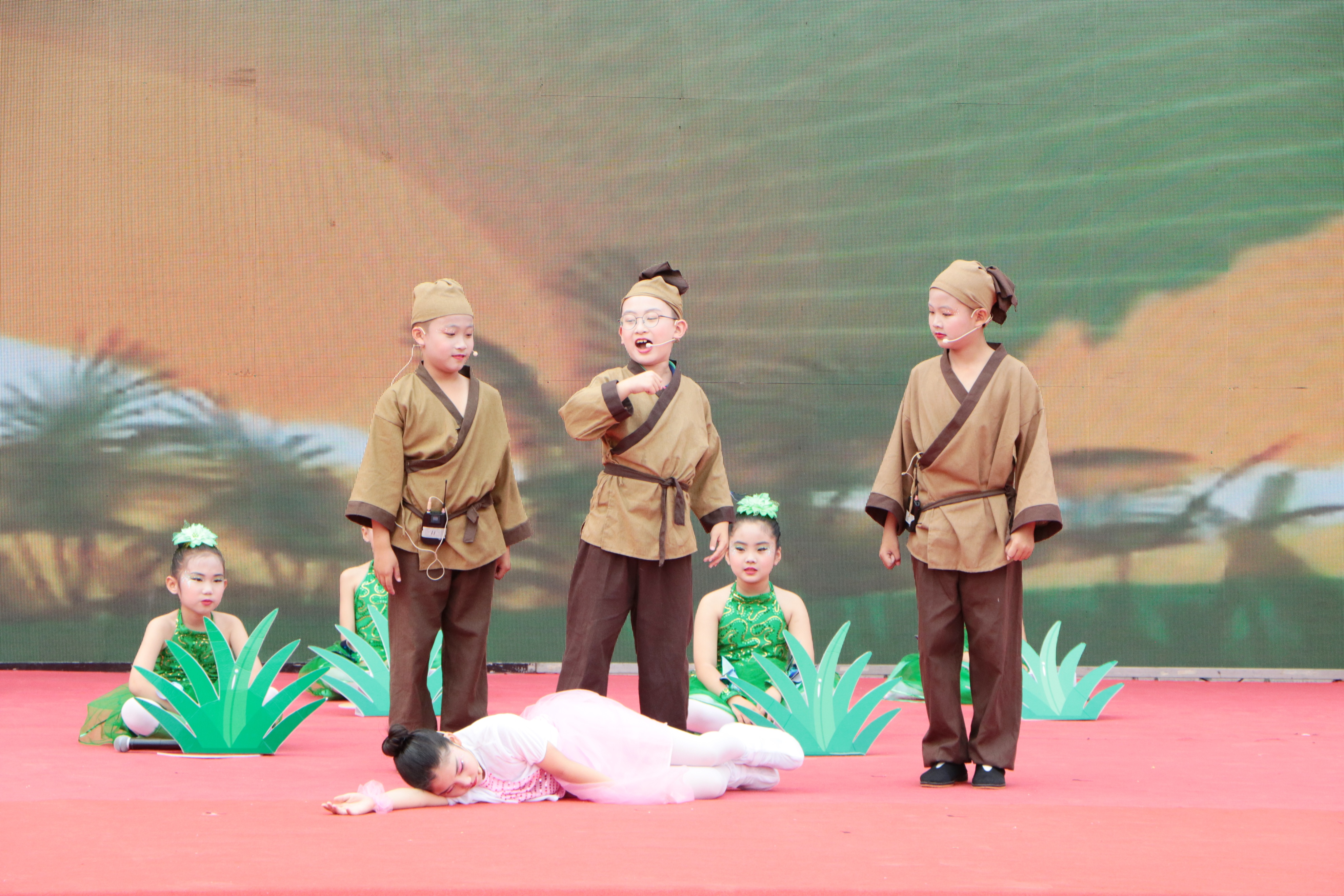 实验小学举办绘画展,沾化三小六一儿童节表演