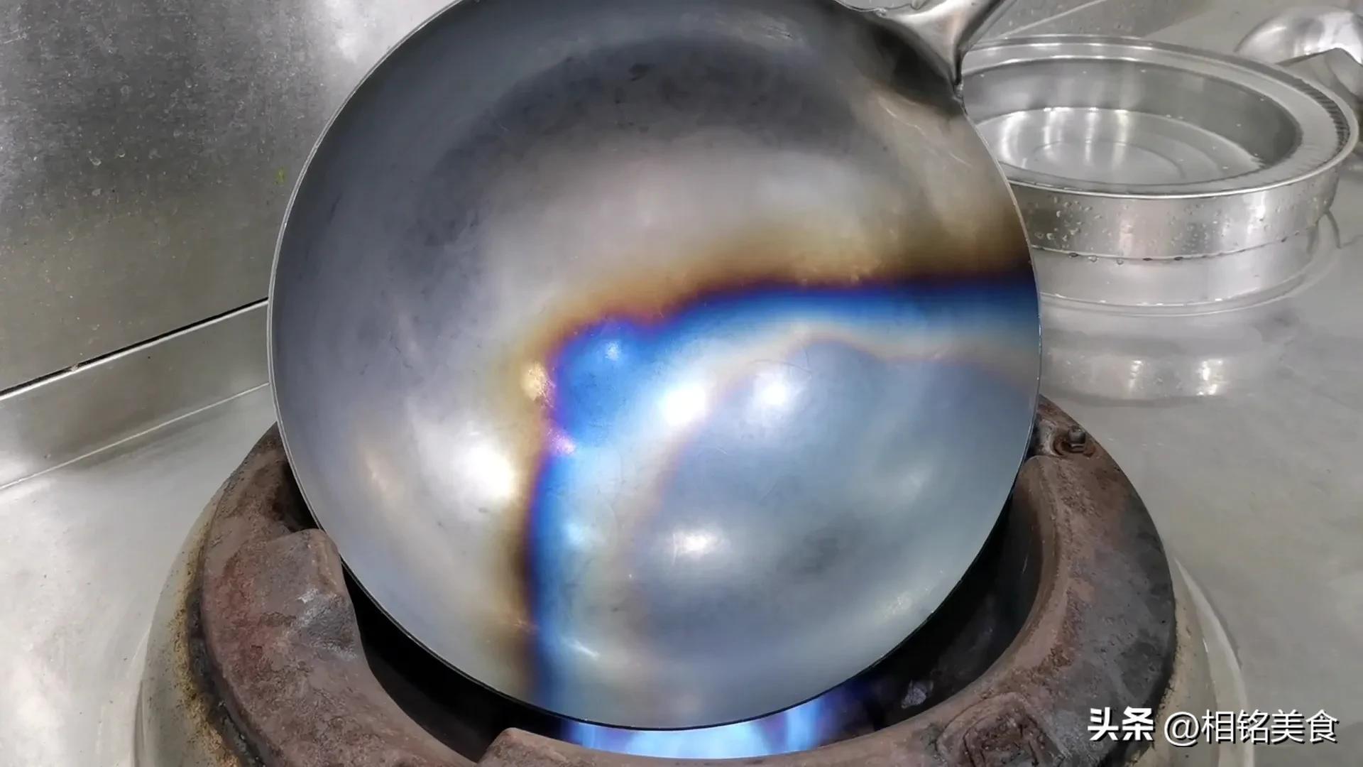 新铁锅怎样开锅小妙招视频,不粘锅的铁锅最佳开锅方法