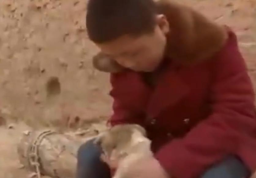 2016年，山西13岁女孩活成中年妇女，记者实地考察后直言太心疼