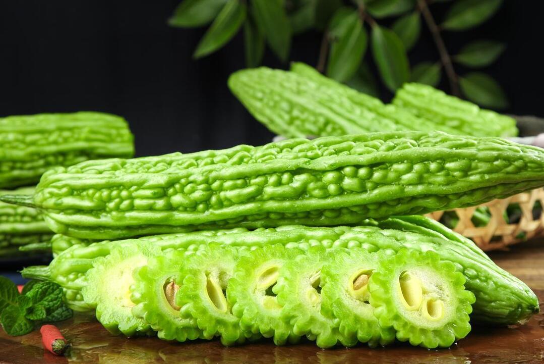 老东北美食韭菜肉水饺调馅方法,芹菜韭菜素馅饺子