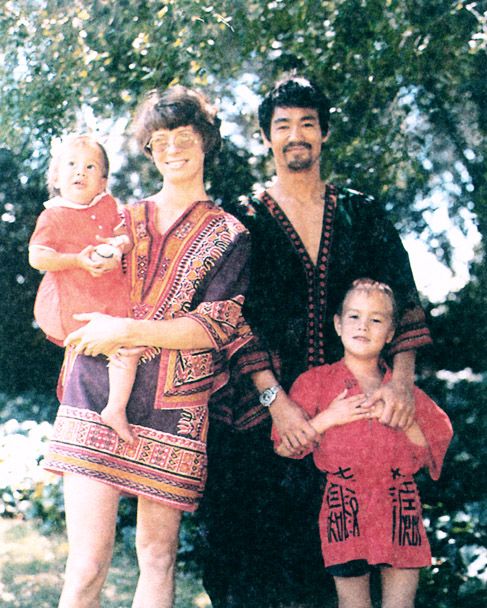 李小龙被神话还是确实有实力,李小龙被群众演员打脸片段